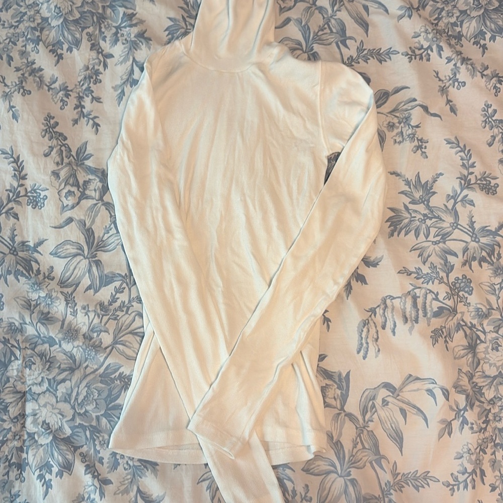 EVERLANE white turtleneck shirt